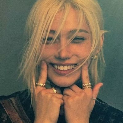 𝐋𝐮𝐧𝐚ॐ KARMA's profile picture