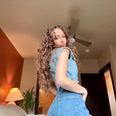 sluttyesque's profile picture