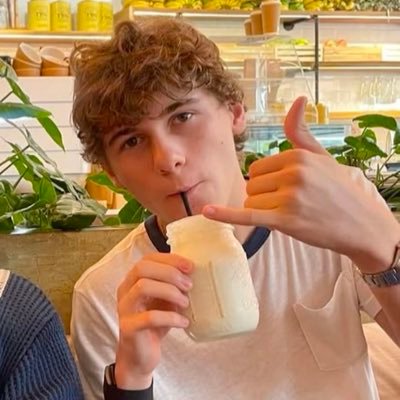 L's profile picture