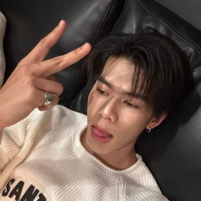 พพ⛅️ 🎀 (slow)'s profile picture