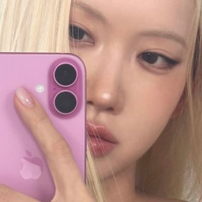 B ⋆˚࿔'s profile picture