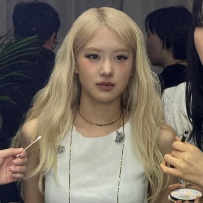 ROSÉ 3x GRAMMY NOMINATED ARTIST's profile picture