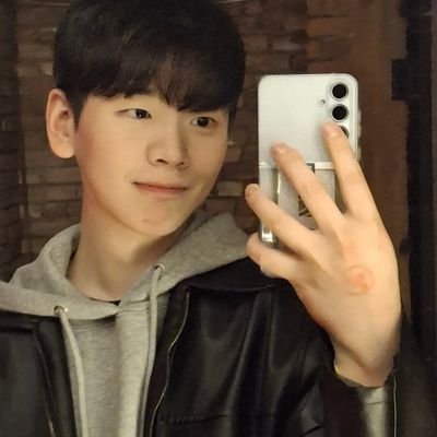 Ryan32999560's profile picture