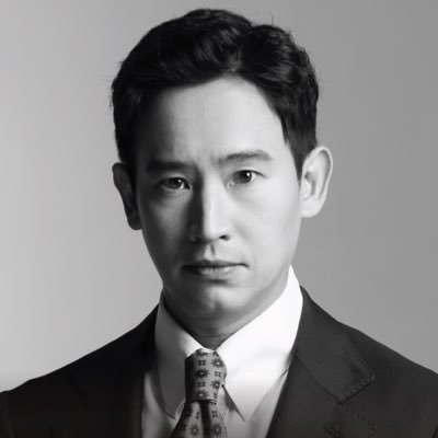Pita Limjaroenrat's profile picture