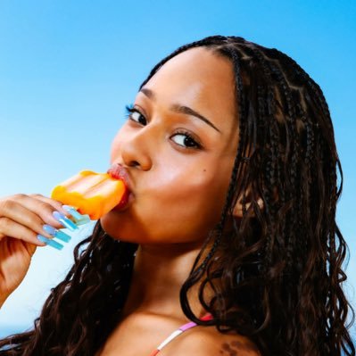 julia's profile picture