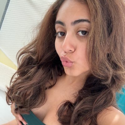 B's profile picture