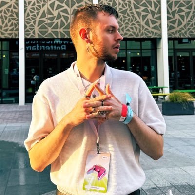 frozennoahat's profile picture