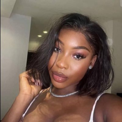 Lily 🦋's profile picture