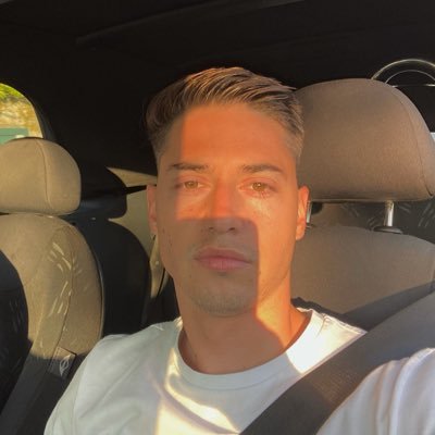 ;'s profile picture