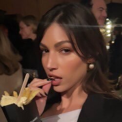 laricabeyo's profile picture