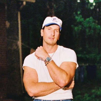 Russell Dickerson's profile picture