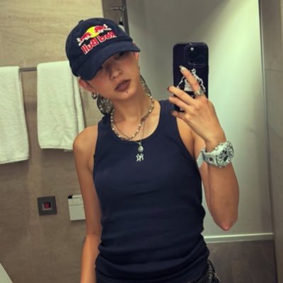 🍏's profile picture