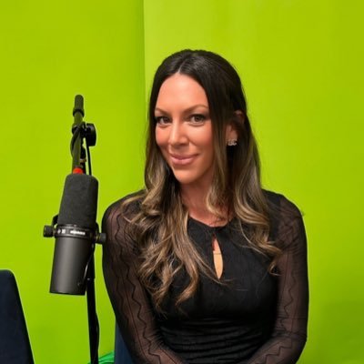 Julie 🌟's profile picture