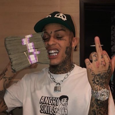 realwoahvicky's profile picture
