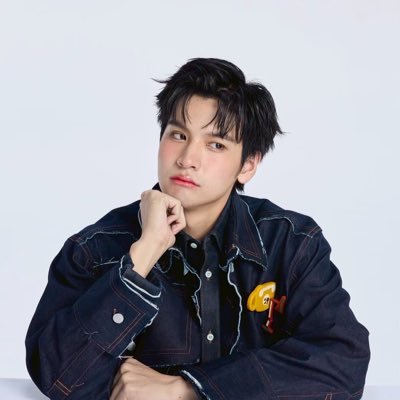 friendpeerakrit's profile picture