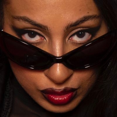 L Λ Y Λ's profile picture