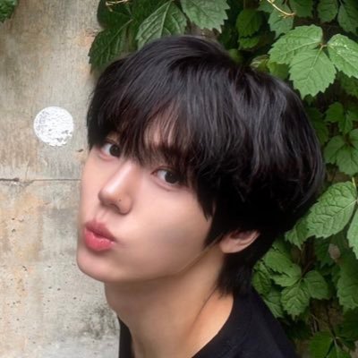 율's profile picture