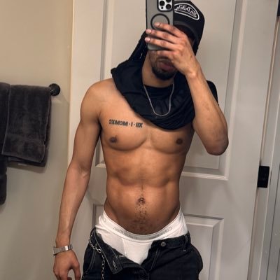 S L I M's profile picture