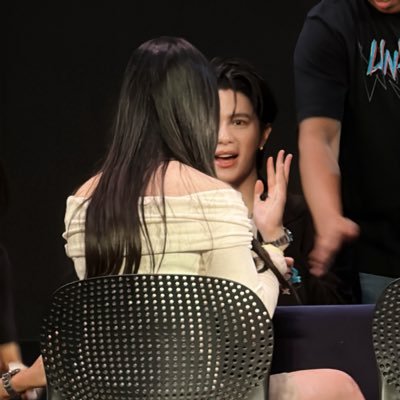 KPnook-.ฉันต้องได้ไปดูLOLเท่านั้น.-'s profile picture
