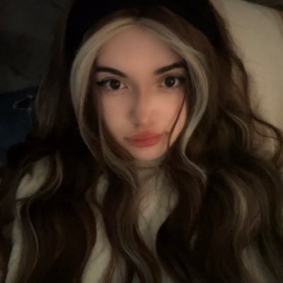 elaschmelaa's profile picture