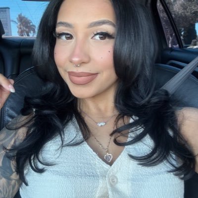 Lily 🦋's profile picture