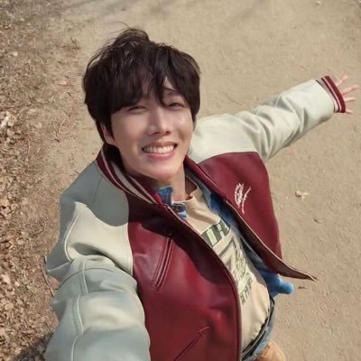 Val ✧|| BTS IS BACK 🐿️♡︎'s profile picture