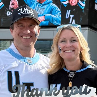 YourMomLovesHockey's profile picture