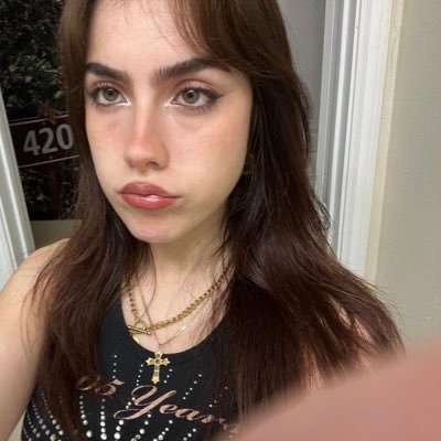 schisofrenia's profile picture