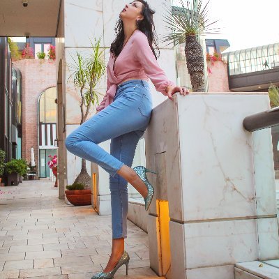 Jemma the 6'5" Gothic Giantess Goddess's profile picture