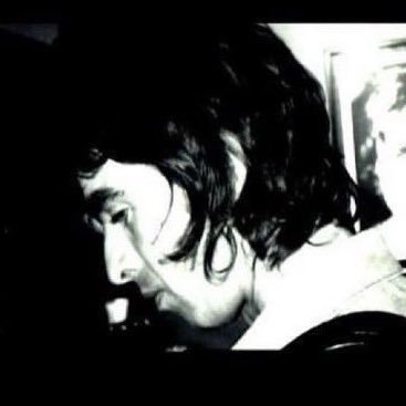 hari saw oasis's profile picture