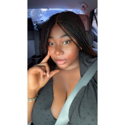 karen _thomat🦋's profile picture