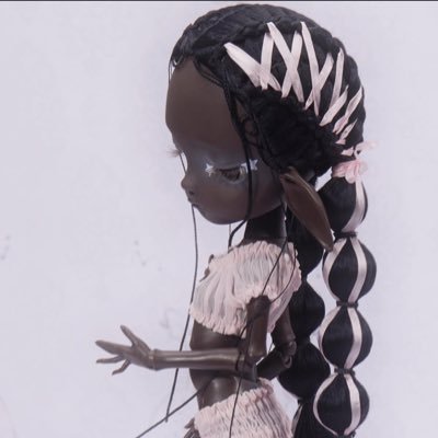 girl person's profile picture