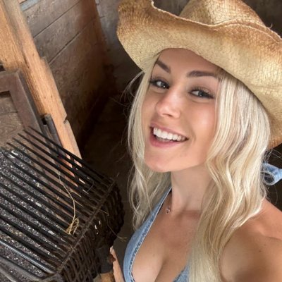 urblondiejenny's profile picture