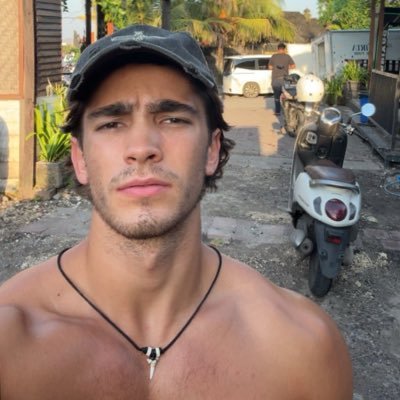 Kyle Kuznik's profile picture