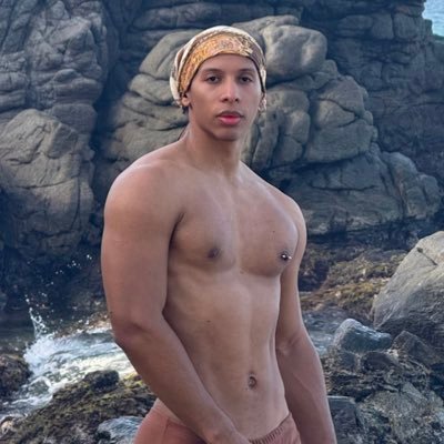 Ashley W 💛's profile picture