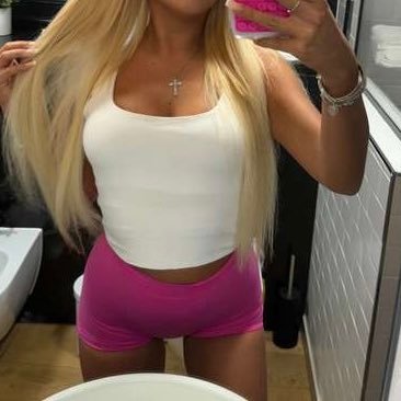 UrFaveBlondeChv's profile picture