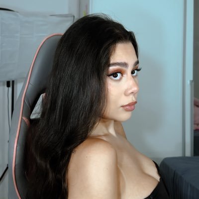 julia alvarenga's profile picture