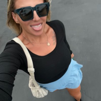 emily_tweets's profile picture