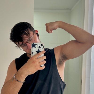 g 🌟's profile picture