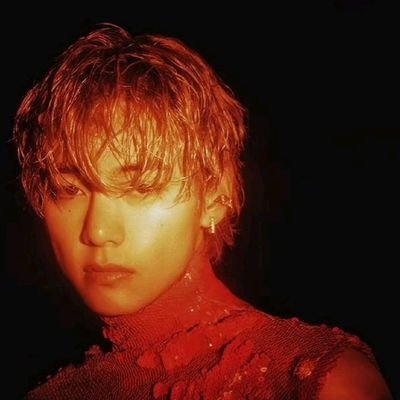 V's profile picture