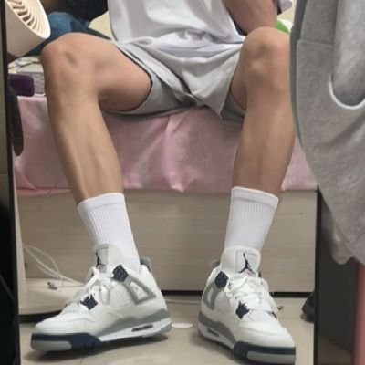 r's profile picture