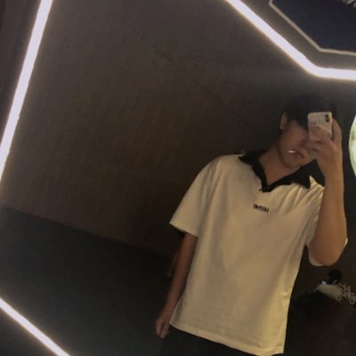 v V. v's profile picture