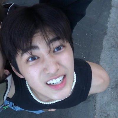 적당한 잘생김으론 배가 차지 않아's profile picture