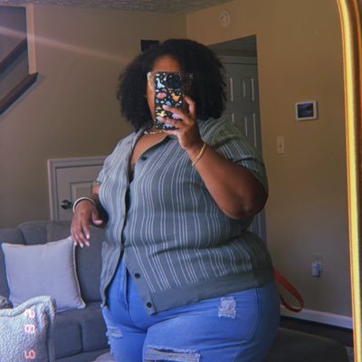 universeofnisha's profile picture