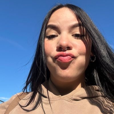 B's profile picture