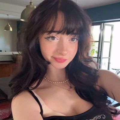 Ella 🧸's profile picture