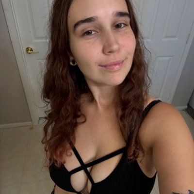 Rae 🍒's profile picture