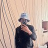 Profilbild von V