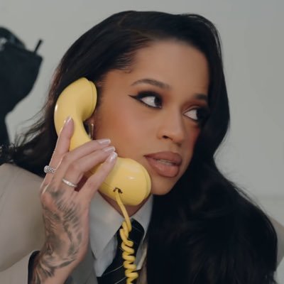 ellamaisarchive's profile picture
