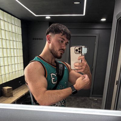 Nev_77_'s profile picture